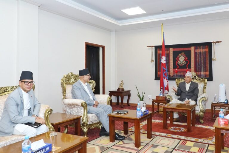 अर्थमन्त्री विष्णु पौडेलद्वारा राष्ट्रपतिलाई बजेटबारे ब्रिफिङ