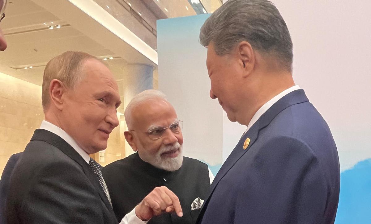 मोदी, पुटिन र सी चिनफिङबीच चीनमा भेटवार्ता