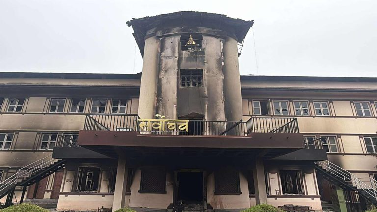 प्रतिनिधिसभा विघटनविरुद्ध दायर १६ वटा रिटमा आजदेखि सर्वोच्चमा सुनुवाइ सुरु