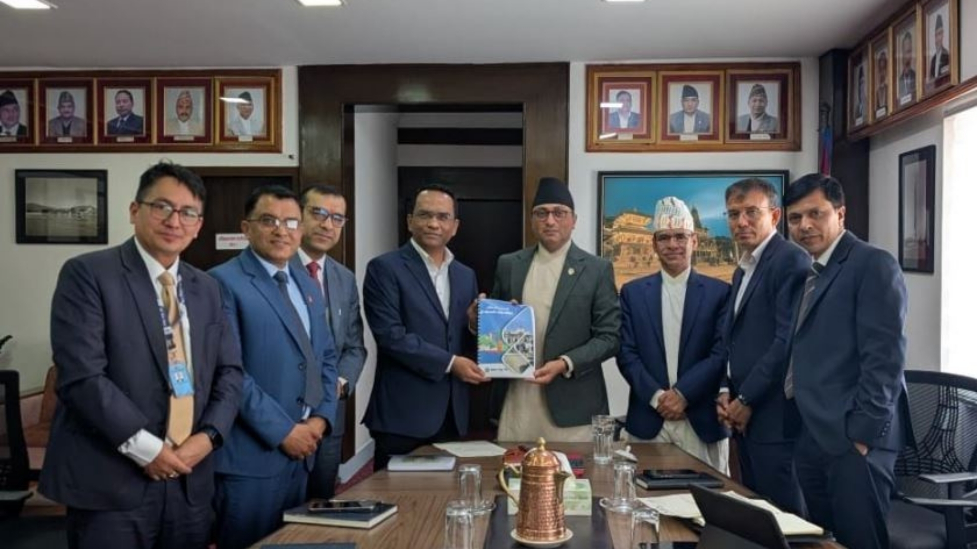 बजेट निर्माणअघि राष्ट्र बैंकको प्रतिवेदन अर्थमन्त्रीलाई, अर्थतन्त्रको अवस्थाबारे सुझावसहित समीक्षा पेश
